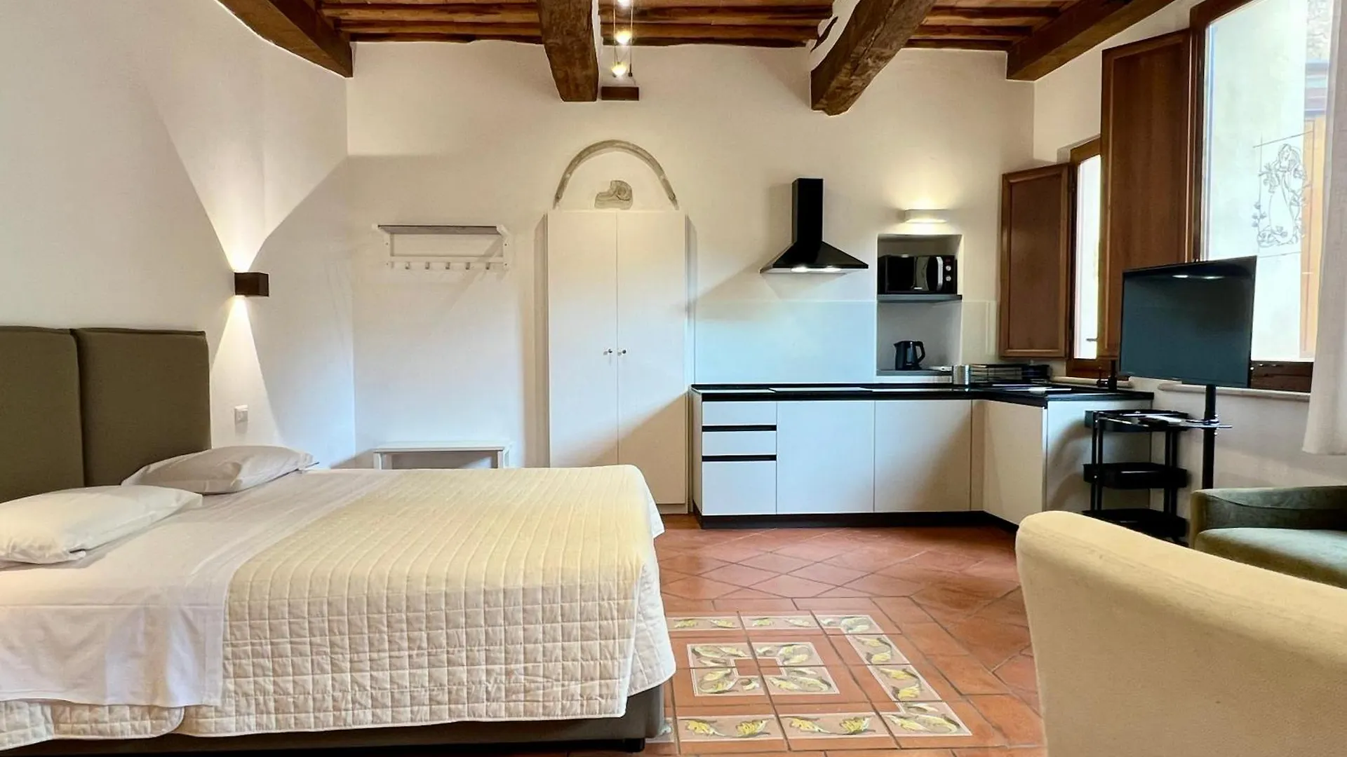 Regis Condo Siena