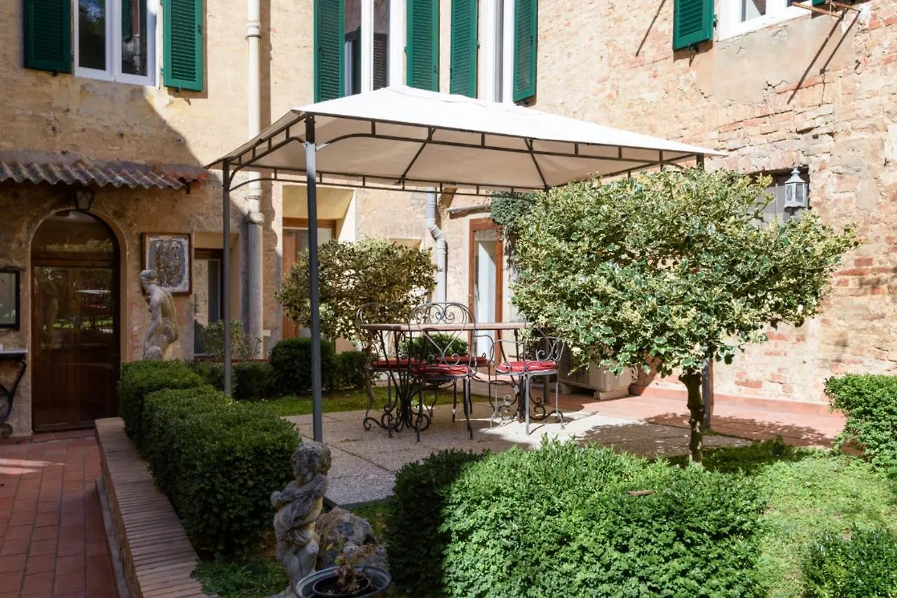 Regis Condo Siena 2*,
